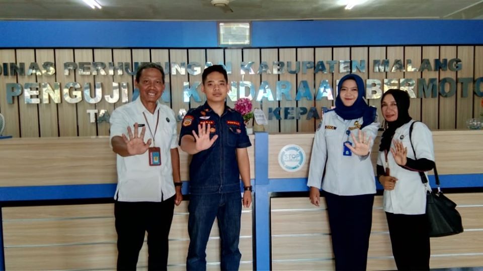 Kegiatan Kampanye Stop Narkoba Melalui Pemasangan Stiker Stop Narkoba