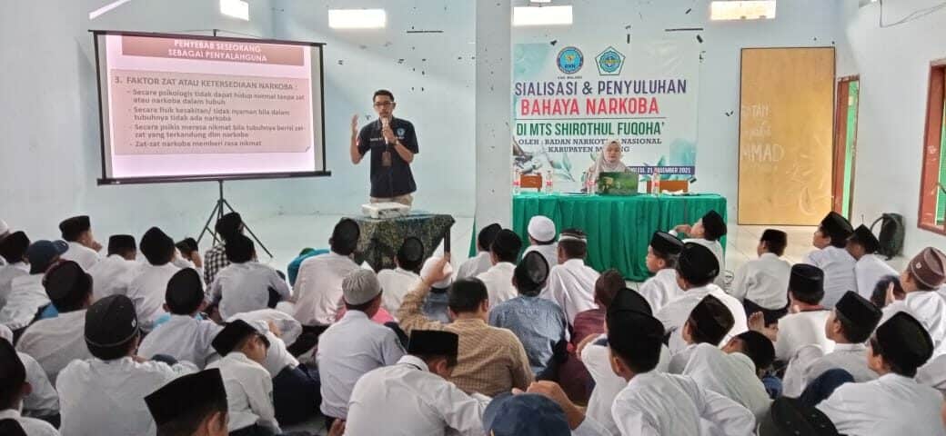 enyuluhan Dan Sosialisasi Bahaya Penyalahgunaan Narkoba Bagi Pelajaran MTs. Sirothul Fuqoha