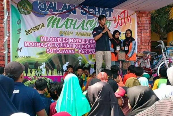 Peringati HANI BNN Kabupaten Malang Gelar Jalan Sehat Gandeng MA KH. Hasyim Asy’ari Pakisaji