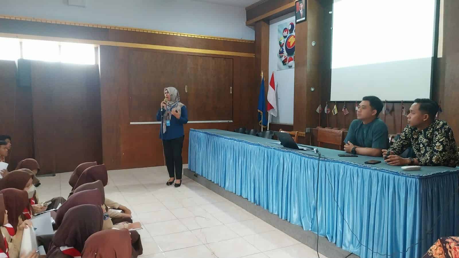 Seksi Pemberdayaan Masyarakat BNN Kabupaten Malang Bekali P4GN kepada Siswa SMA Diponegoro Tumpang